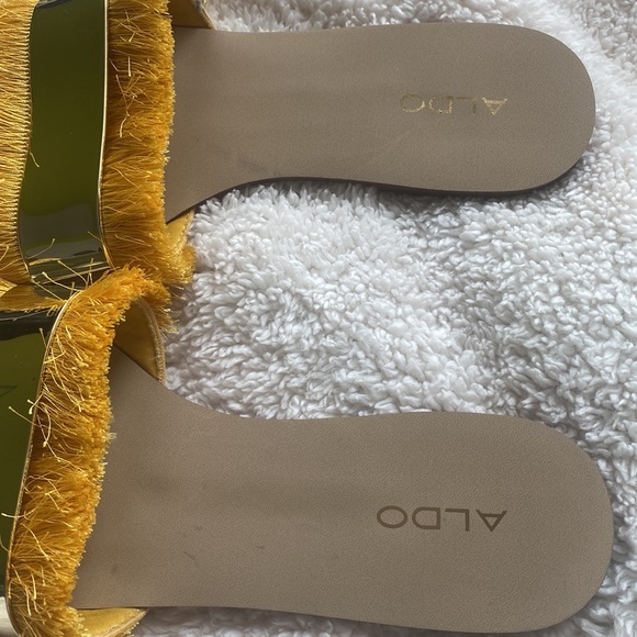 Aldo yellow gold slip ons sandals women’s size 7 - Picture 7 of 8